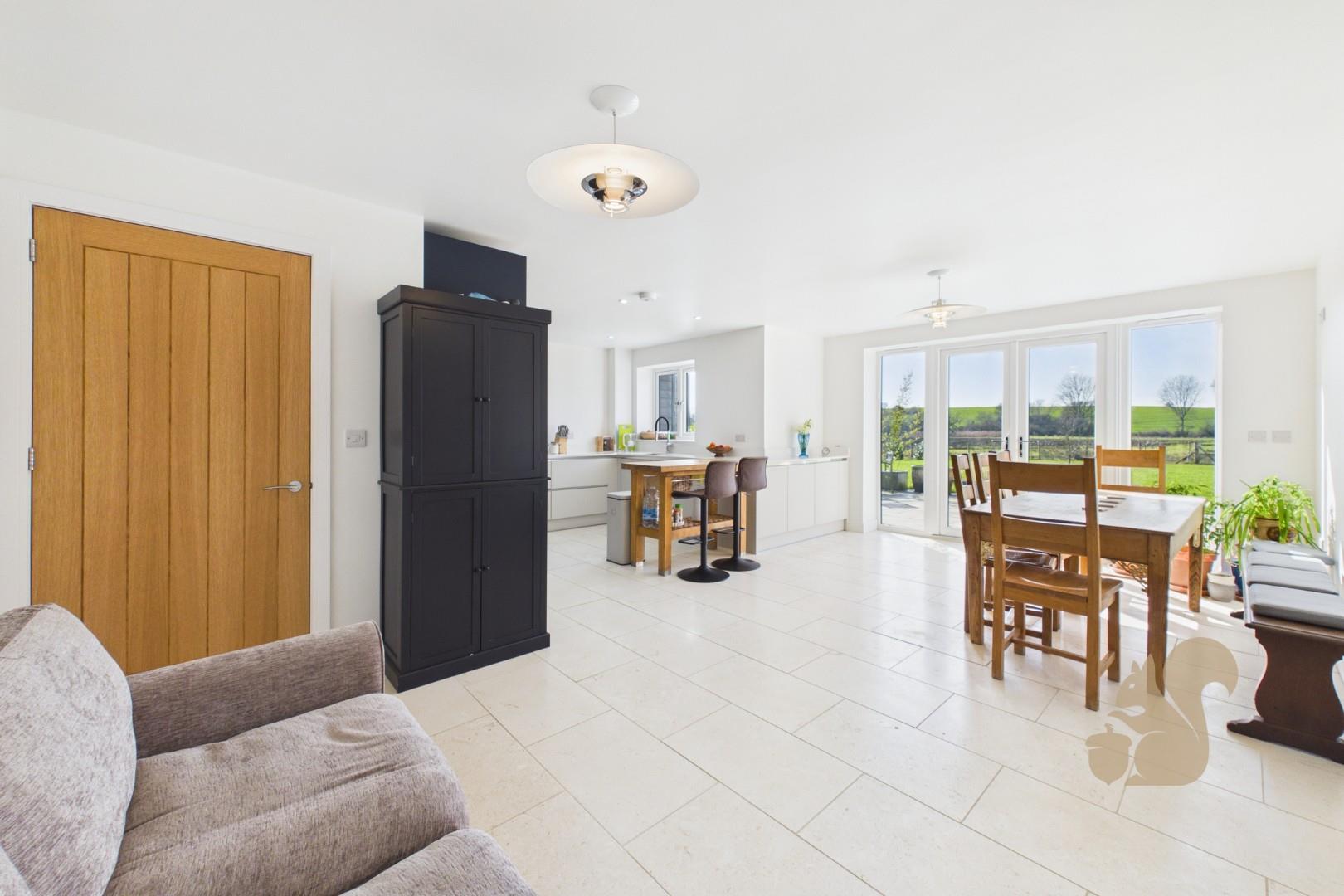 Kitchen/ Dining Area